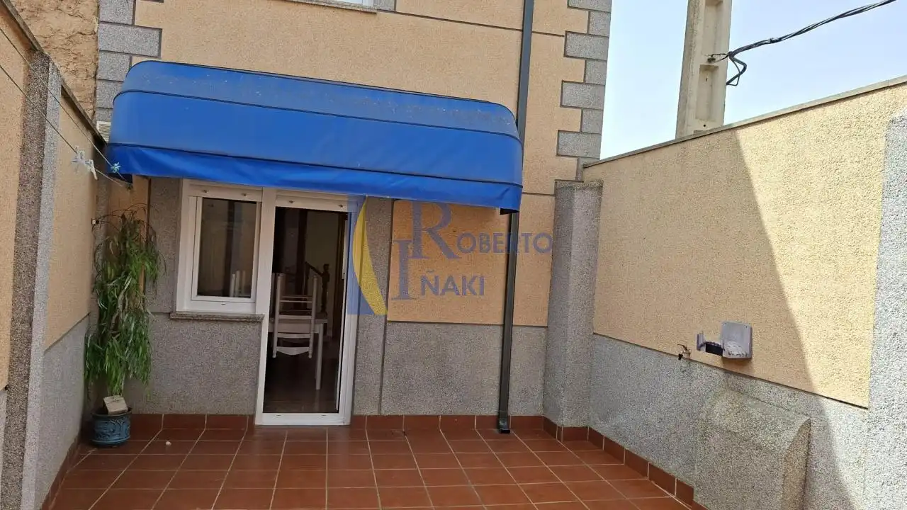 Terrassa de Casa o xalet en venda en Toral de los Guzmanes amb Calefacció i Jardí privat