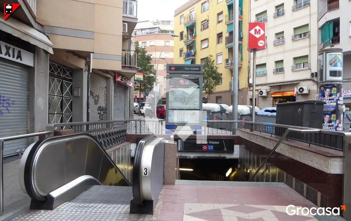 Vista exterior de Pis en venda en Esplugues de Llobregat amb Aire condicionat, Terrassa i Traster