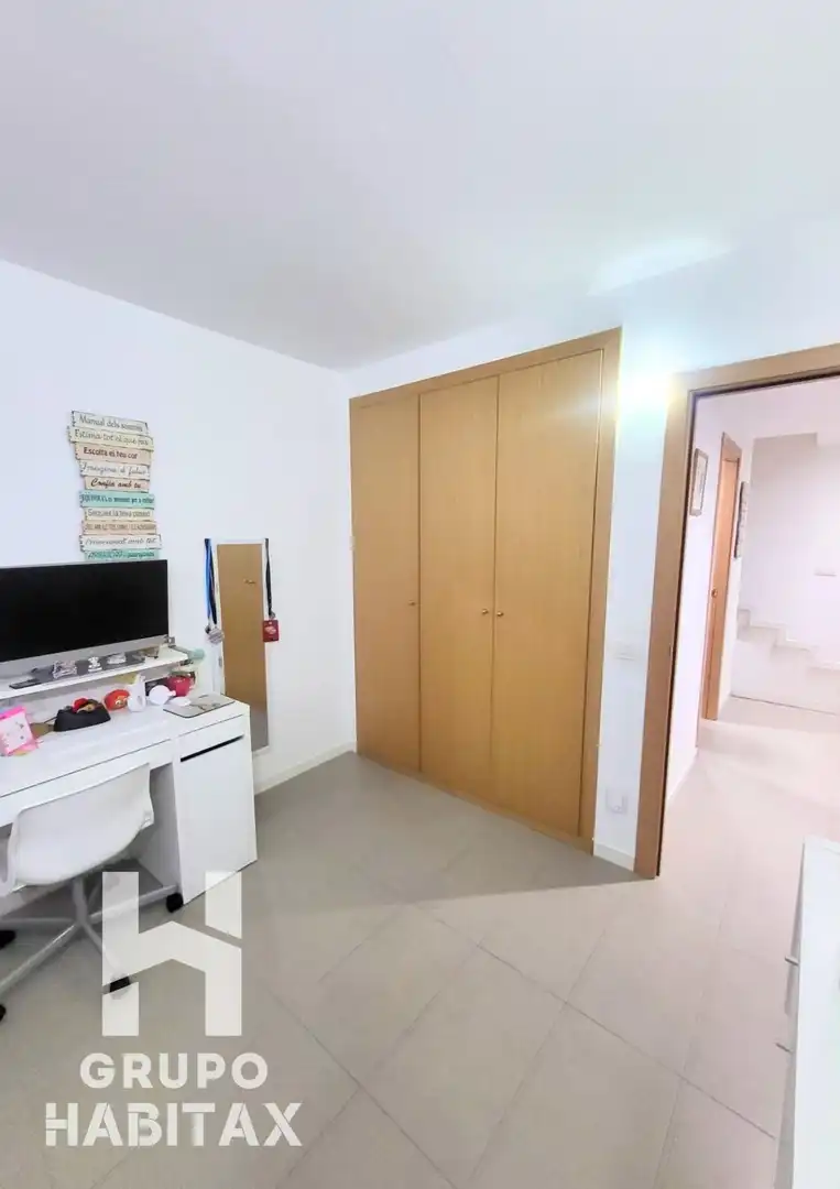 Bedroom of Duplexes for sale in Santa Coloma de Gramenet