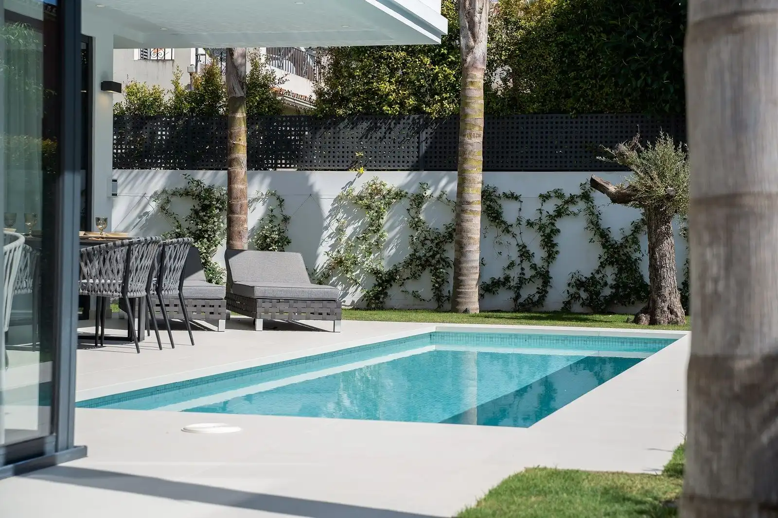 Piscina de Casa o chalet en venta en Marbella con Aire acondicionado, Calefacción y Jardín privado