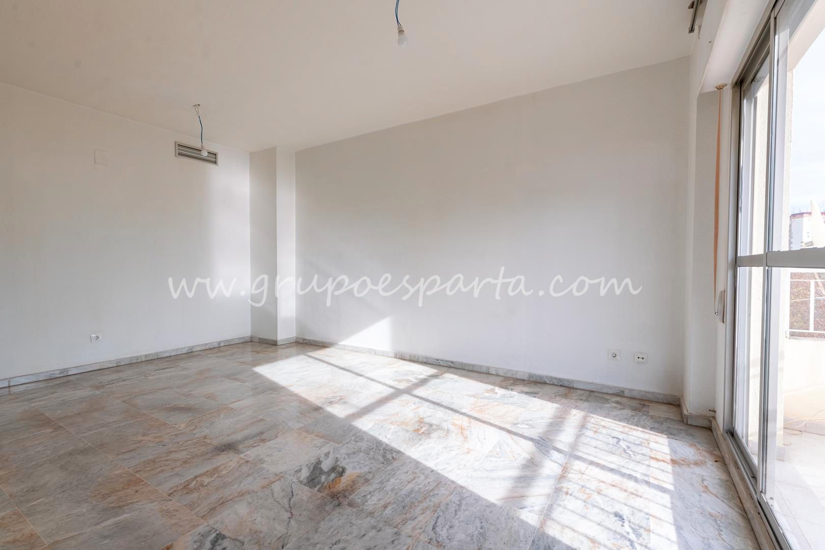 Piso en venta en  Sevilla Capital con Aire acondicionado y Balcón