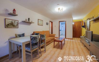 Living room of Flat for sale in L'Hospitalet de Llobregat  with Furnished and Balcony