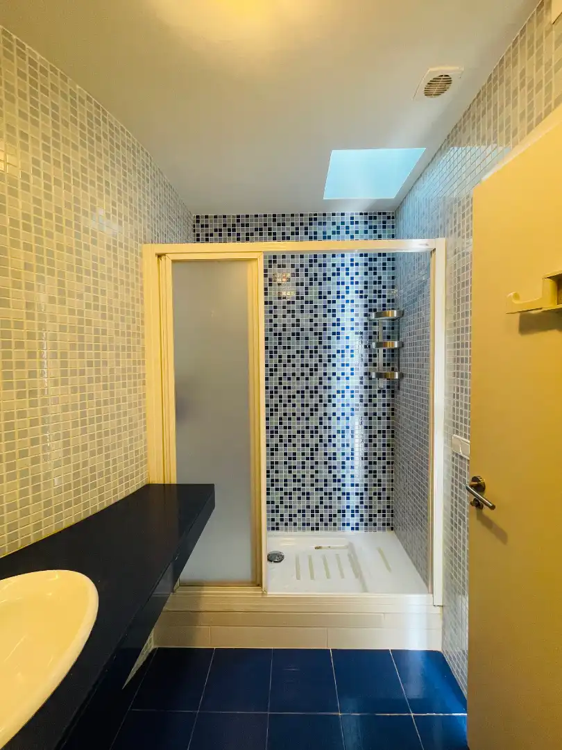 Baño de Ático en venta en Barcelona con Aire acondicionado, Calefacción y Parquet