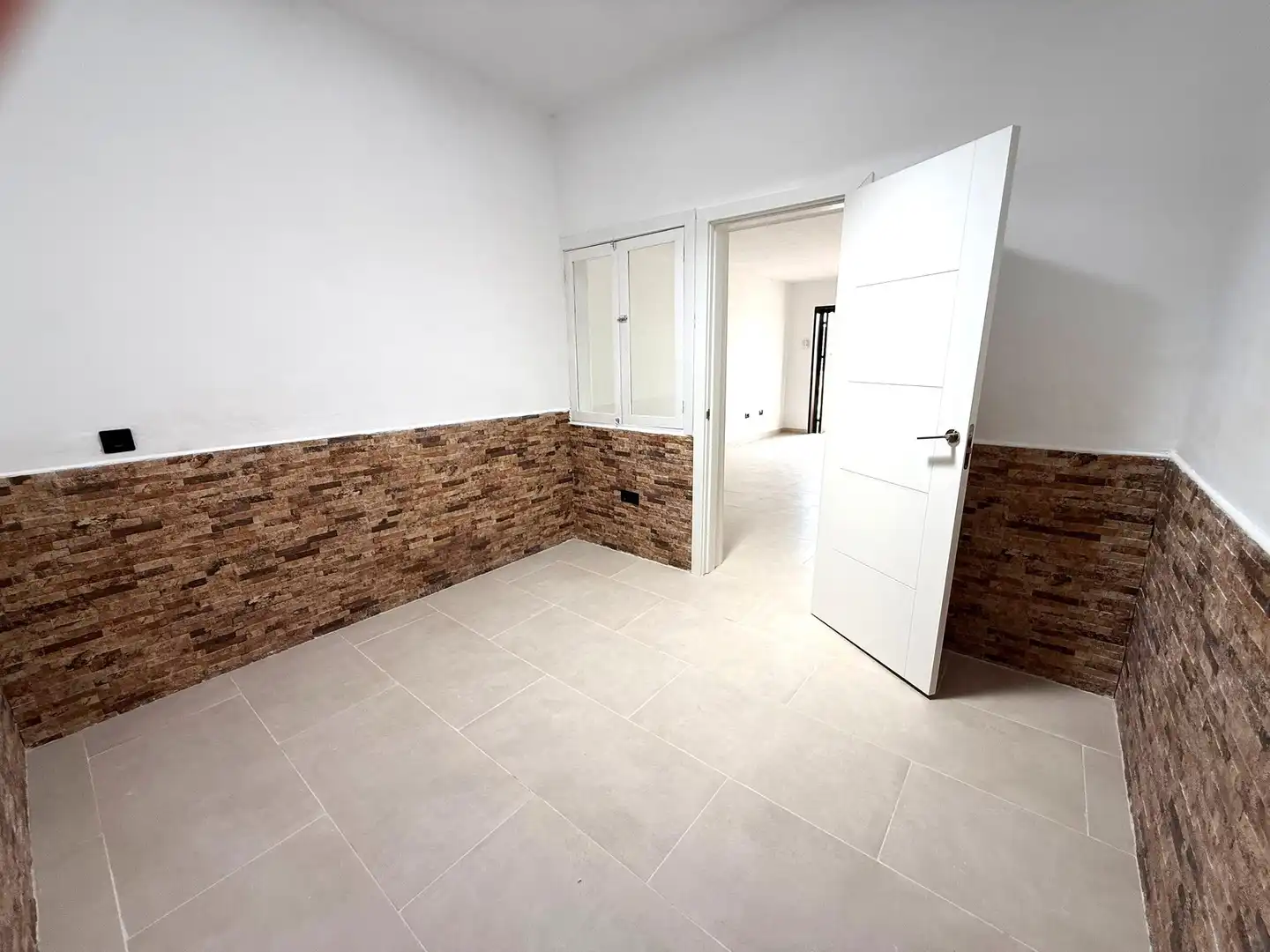 Wohnung zum Verkauf in Antigua mit Privatgarten, Terrasse und Alarm