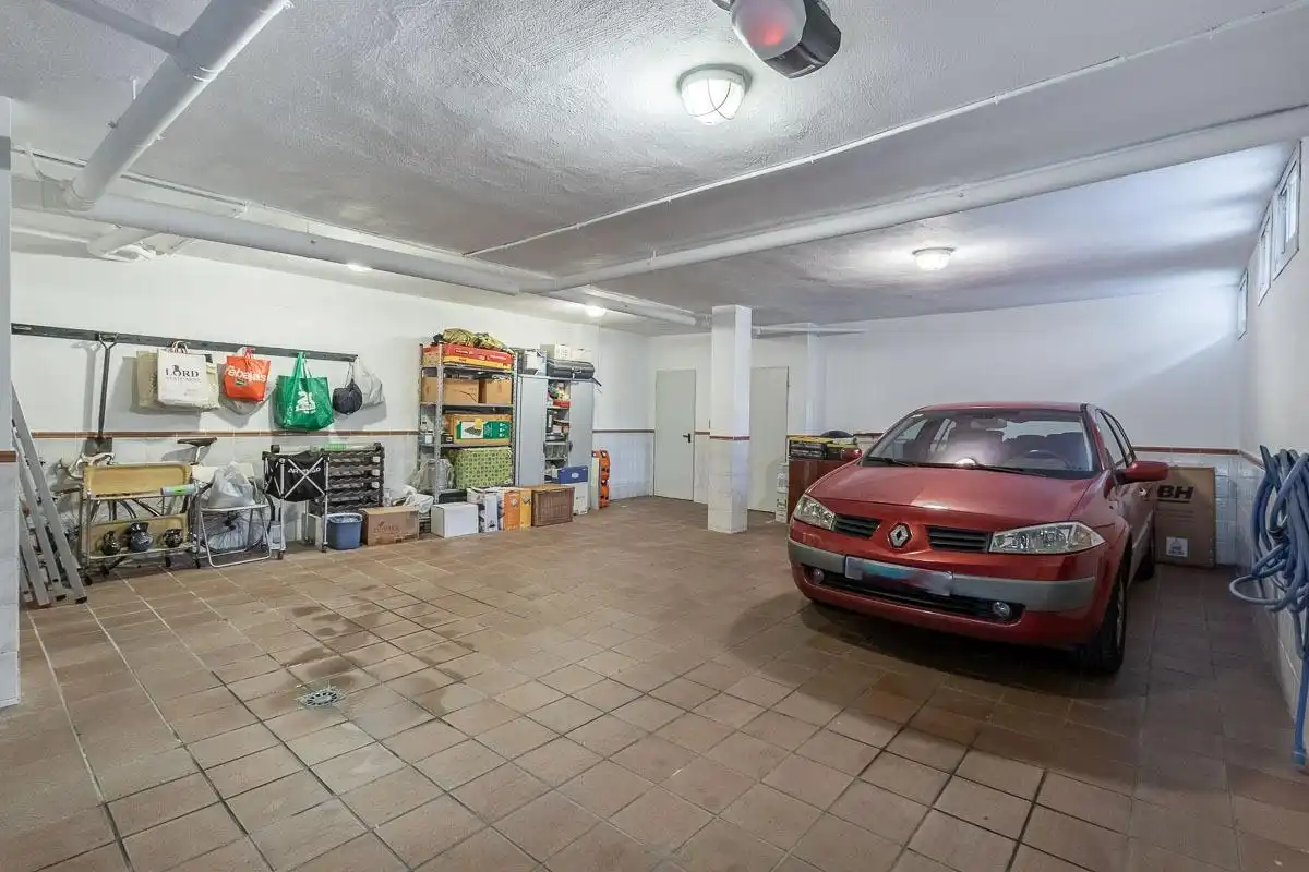 Aparcament de Casa o xalet en venda en Granada amb Aire condicionat, Terrassa i Piscina