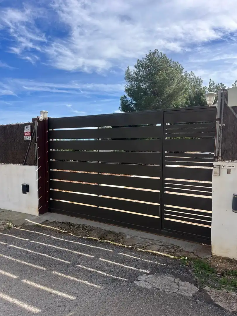 Vista exterior de Casa o xalet en venda en Llombai amb Aire condicionat, Terrassa i Traster