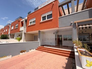 Adosado con balcón en venta en Benijófar