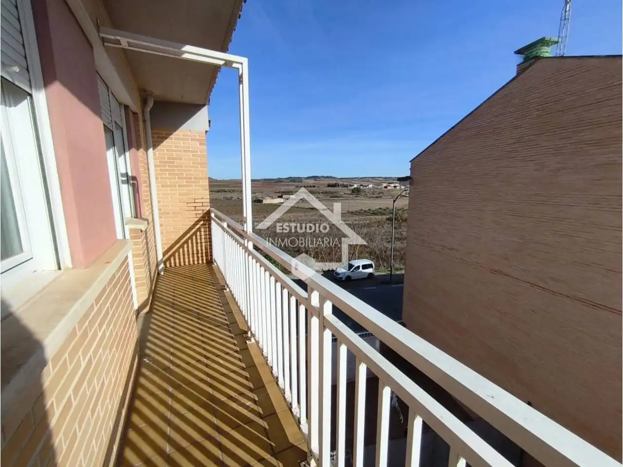 Vista exterior de Casa adosada en venta en Mendavia con Calefacción, Jardín privado y Parquet