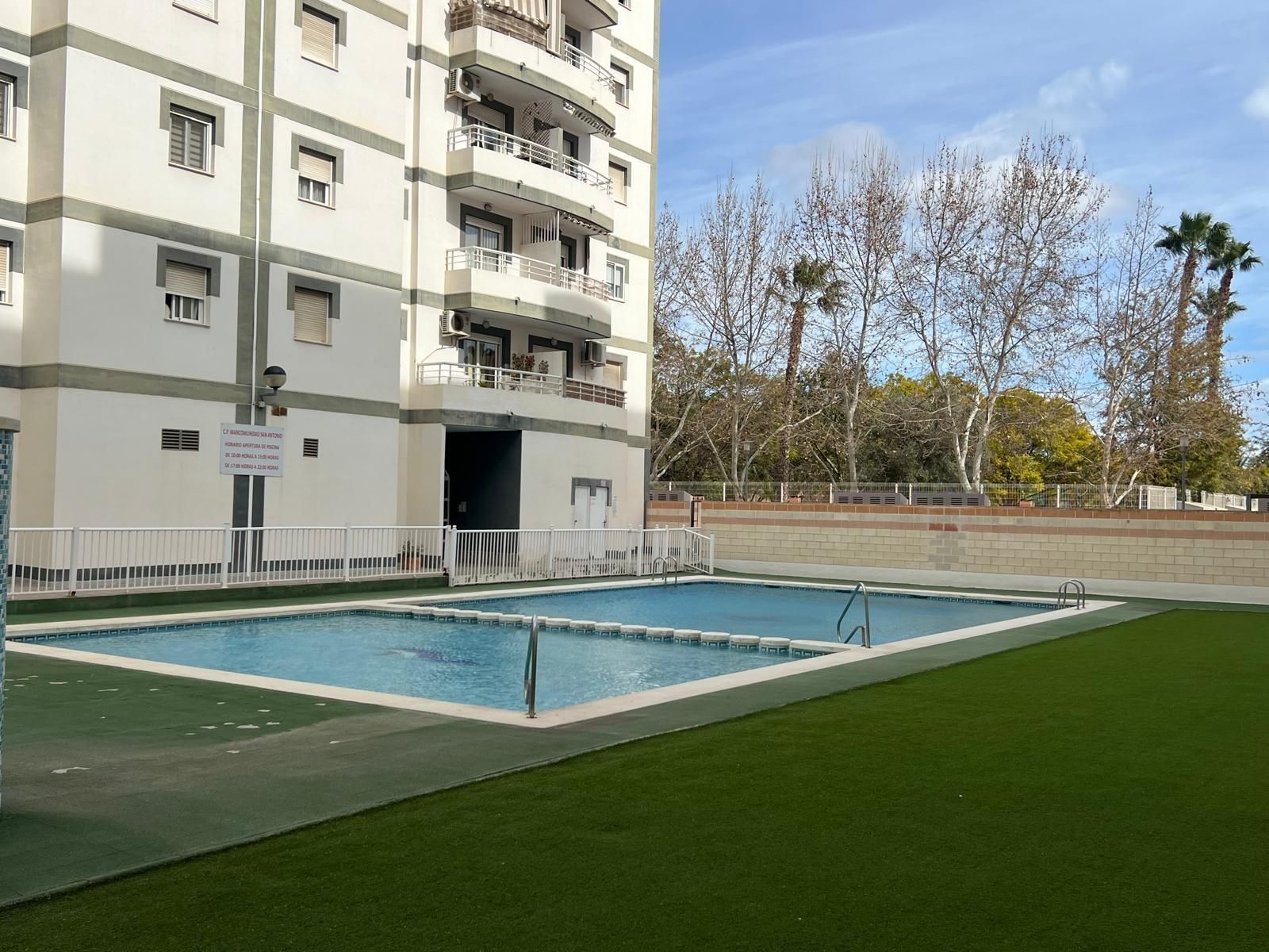 Piscina de Pis en venda en San Vicente del Raspeig / Sant Vicent del Raspeig amb Balcó i Piscina comunitària