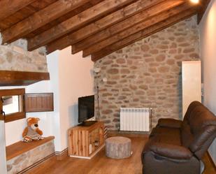 Sala d'estar de Casa o xalet en venda en Santiurde de Toranzo amb Calefacció