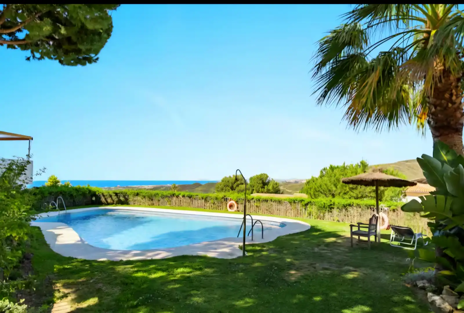 Swimming pool of Attic for sale in Istán, Málaga