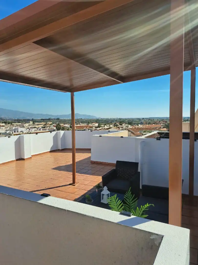 Ático con terraza en alquiler en Calle Fábrica Nueva 22, imagen 2