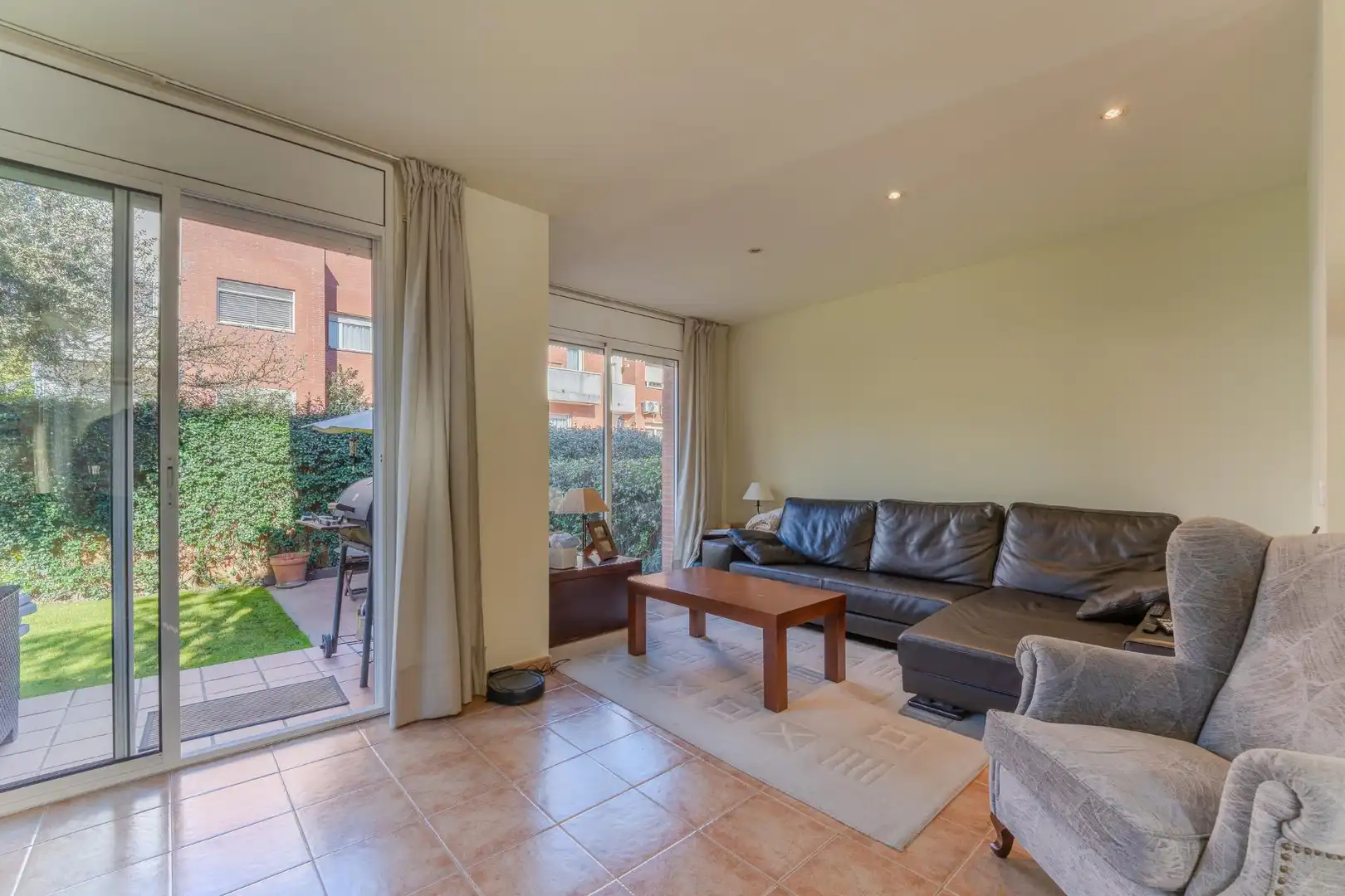 Sala de estar de Casa adosada en venta en Fornells de la Selva con Aire acondicionado, Calefacción y Jardín privado