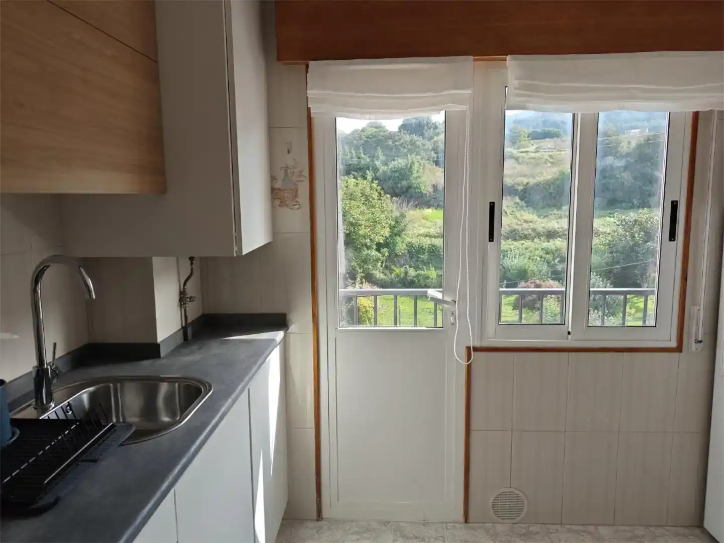 Cuina de Pis en venda en Cabana de Bergantiños amb Parquet, Moblat i Forn