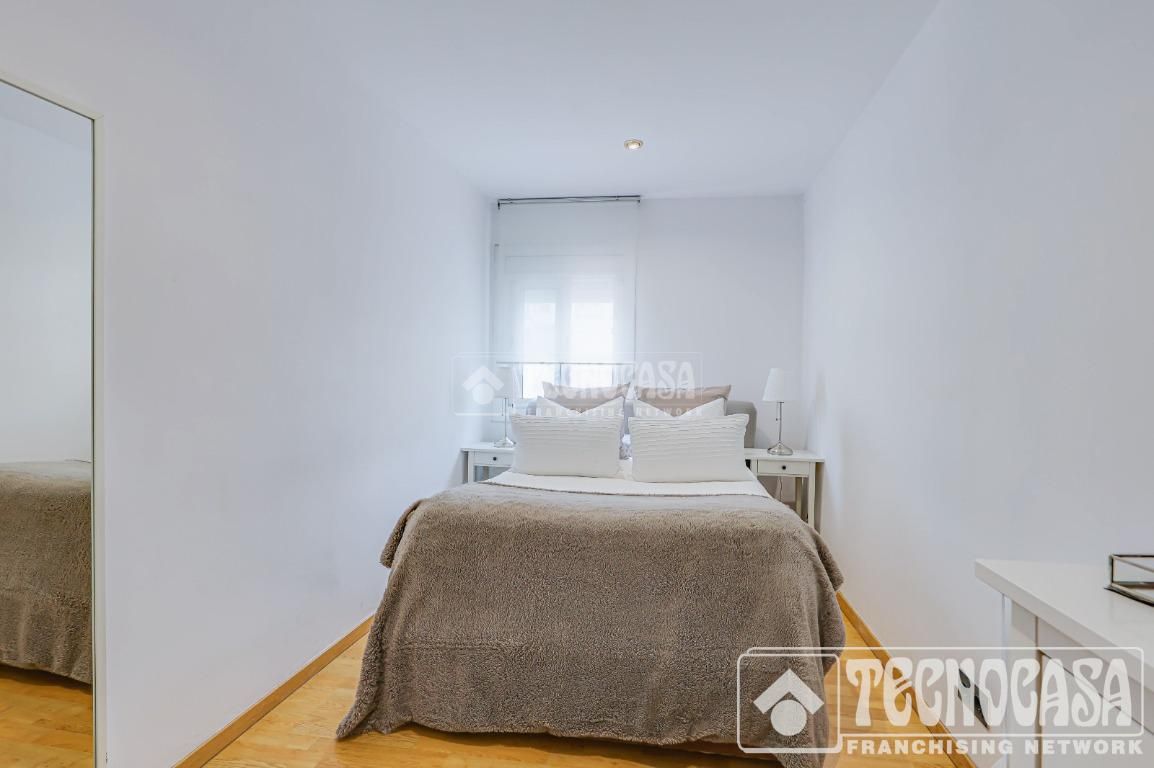 Bedroom of Flat for sale in Badalona