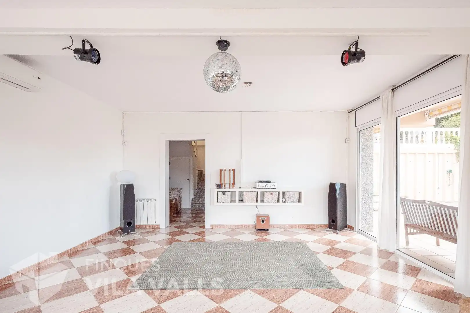 Sala d'estar de Casa o xalet en venda en Caldes de Montbui amb Calefacció, Jardí privat i Terrassa