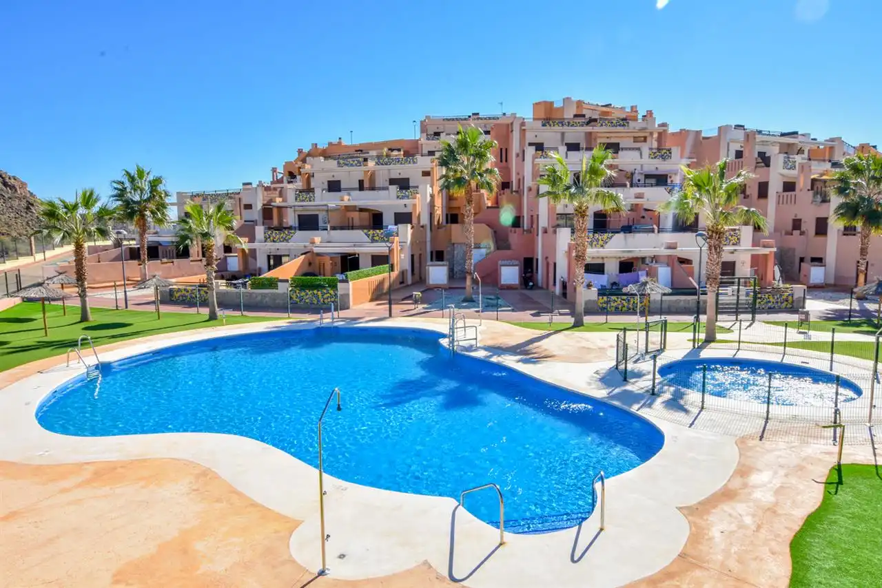 Vista exterior de Apartament en venda en Pulpí amb Aire condicionat, Piscina i Moblat