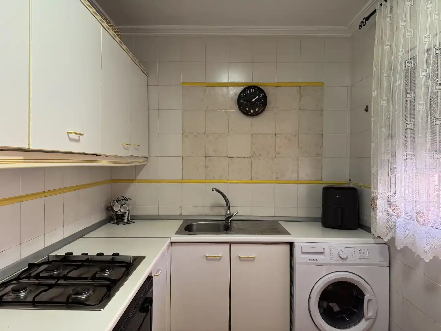 Maisonette zur Miete in Calle Via, 206, Bahia