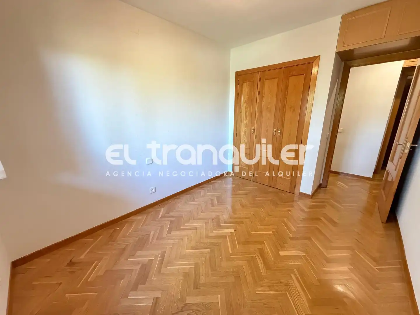 Flat for rent in Madrid  with Parquet flooring, Terrace and Swimming Pool