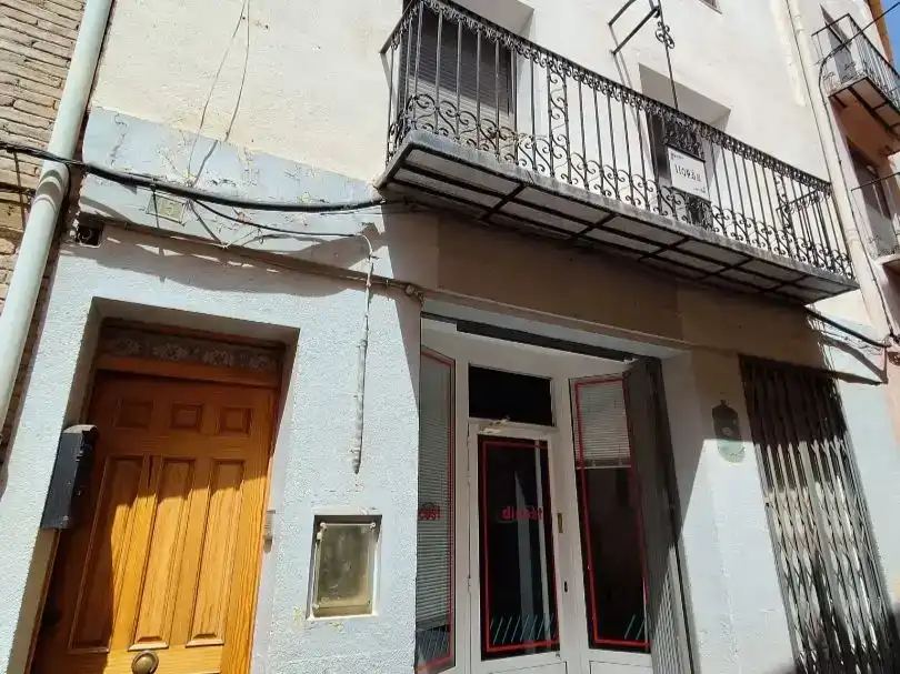 Vista exterior de Casa adosada en venda en Ademuz amb Balcó