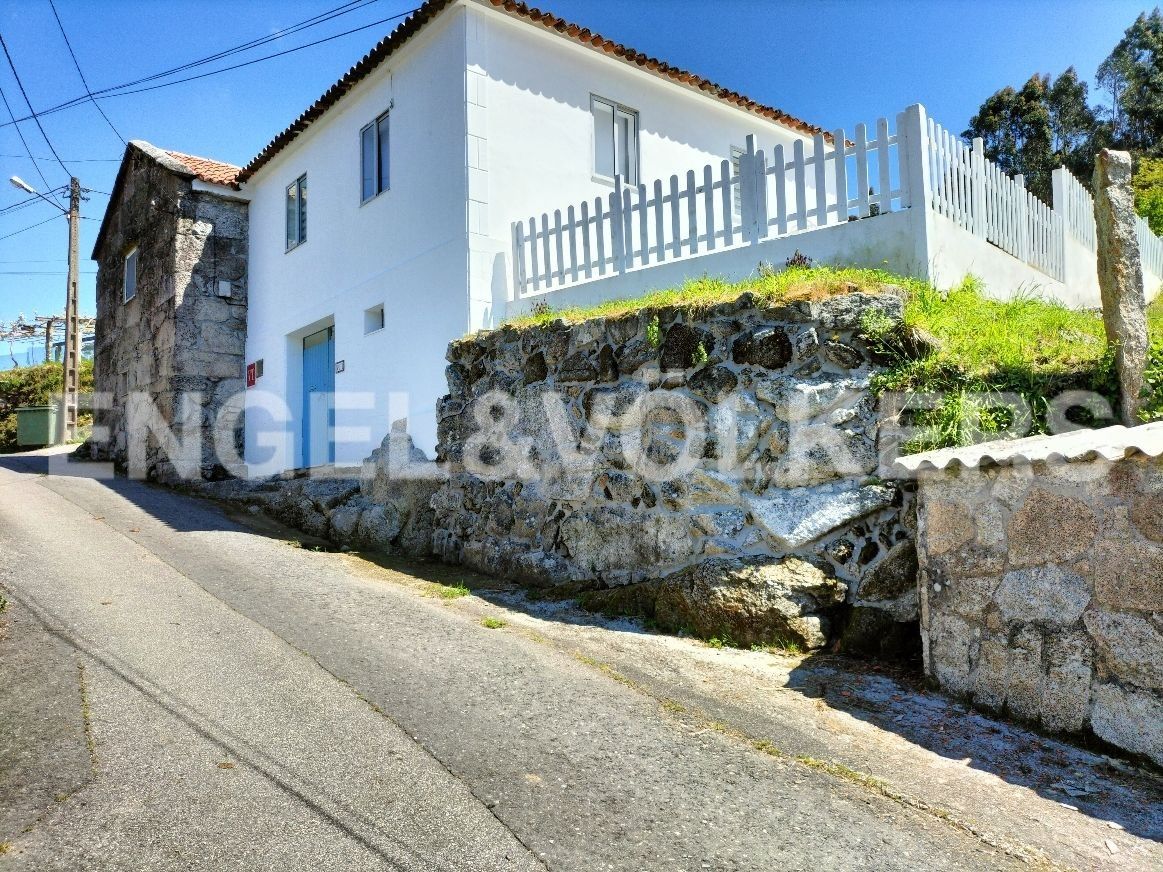 Vista exterior de Casa o xalet en venda en Meis amb Calefacció, Jardí privat i Terrassa