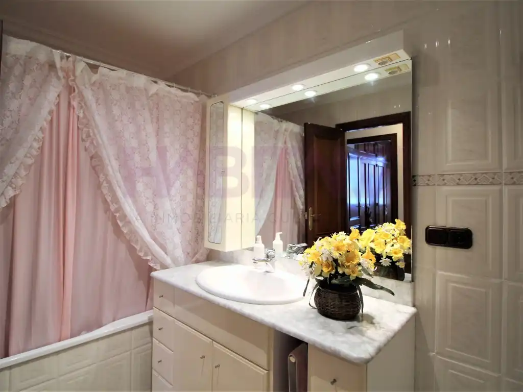 Baño de Casa o chalet en venta en Chiva con Aire acondicionado, Calefacción y Amueblado