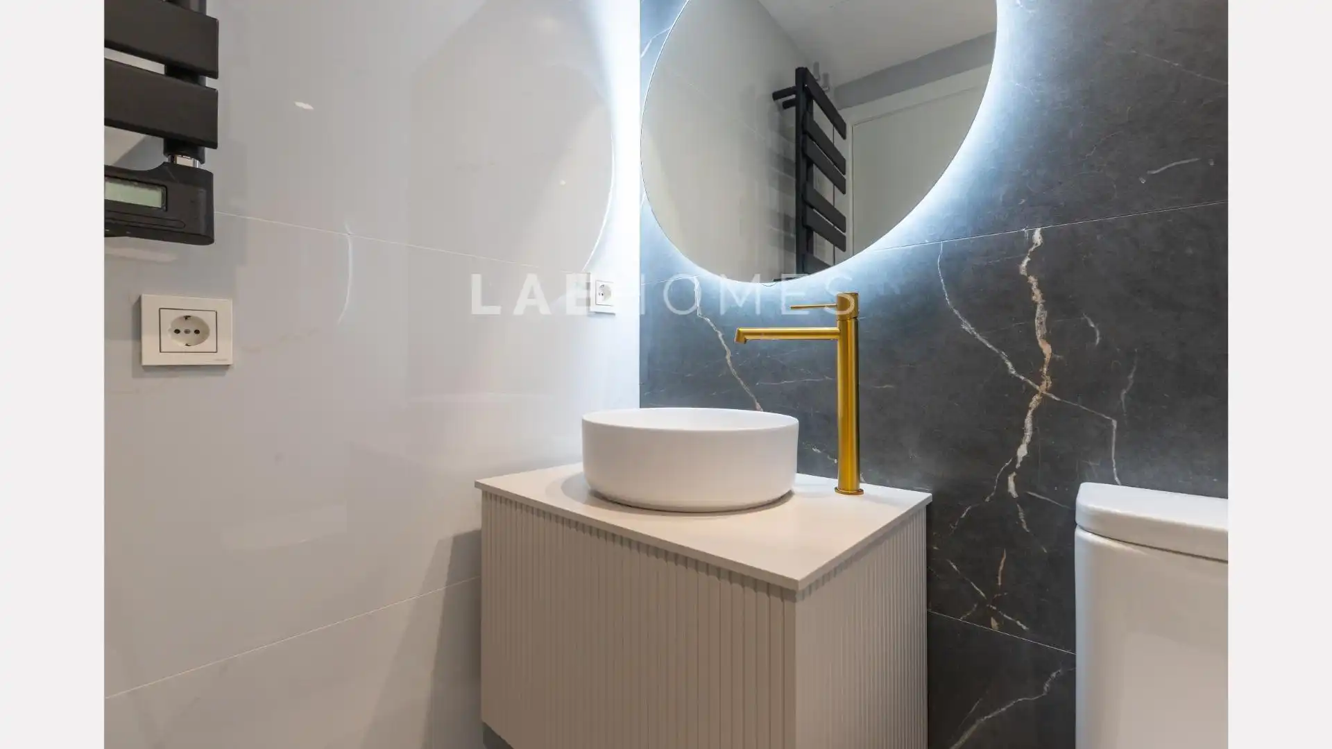 Badezimmer von Dachboden zum Verkauf in Marbella mit Terrasse