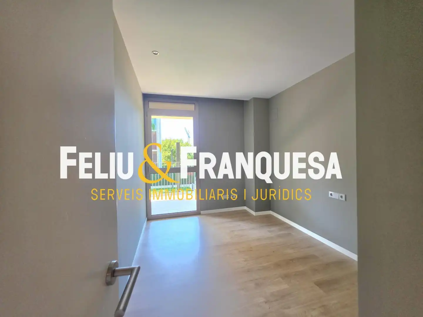 Vista exterior de Piso en venta en Sant Cugat del Vallès con Calefacción, Jardín privado y Terraza