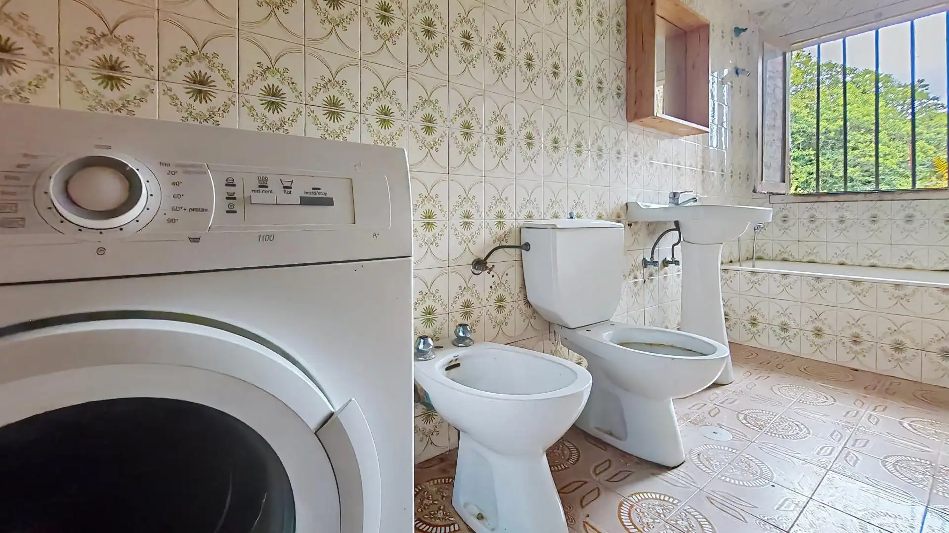 Bathroom of Detached homes for sale in Belmonte de Miranda