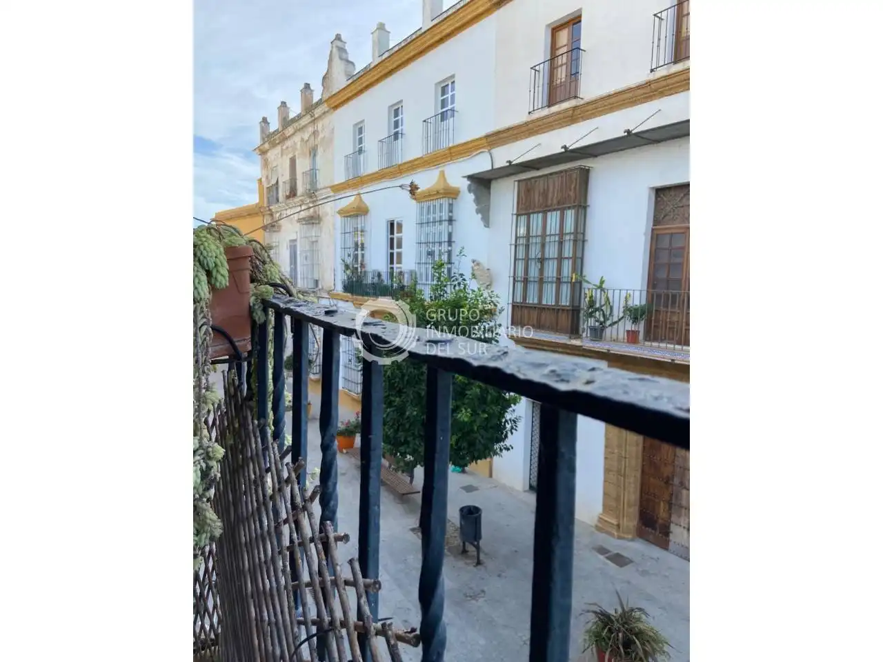 Vista exterior de Casa adosada en venda en Puerto Real amb Aire condicionat, Jardí privat i Terrassa