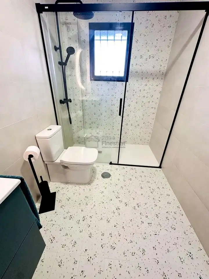 Bathroom of Flat for rent in Benidorm  with Terrace, Furnished and Community pool
