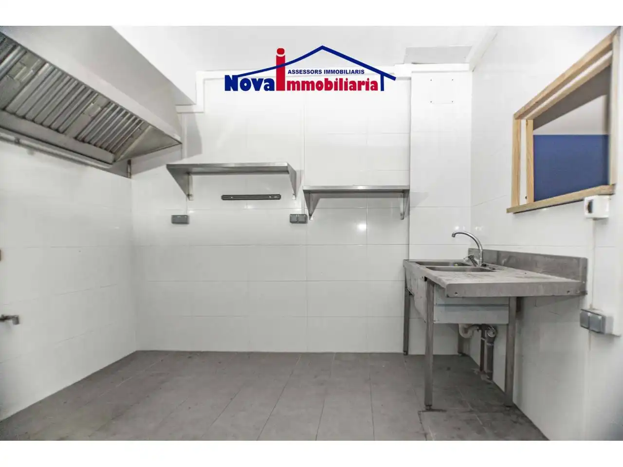 Kitchen of Commercial properties for sale in Pallejà  with Air Conditioner
