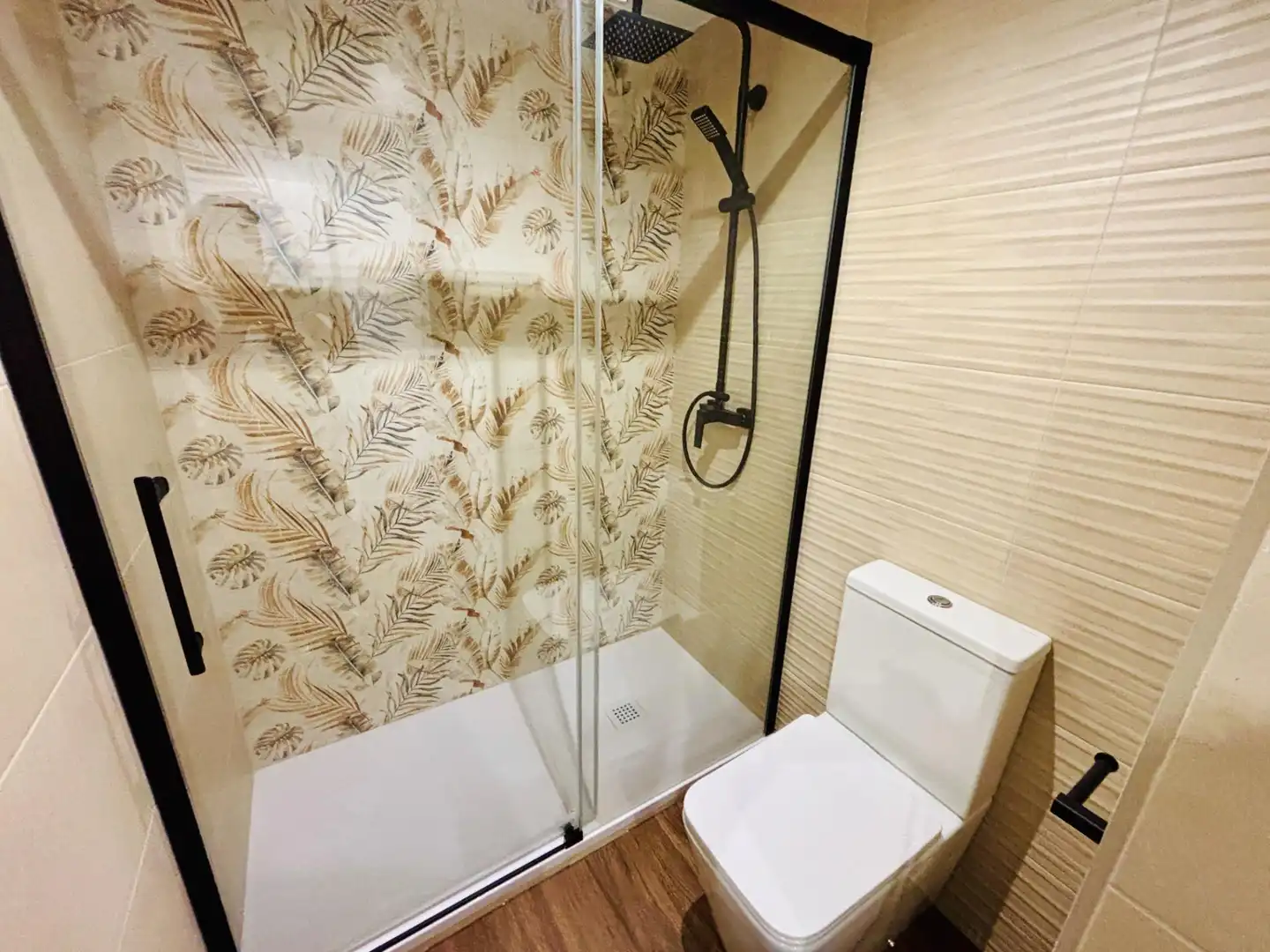 Baño de Apartamento en venta en Fuengirola con Aire acondicionado, Calefacción y Jardín privado