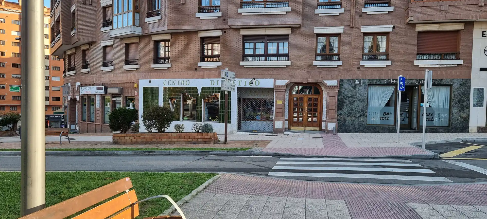 Commercial properties for rent in Calle Doctor Marañon del, 23, El Carbayedo - El Quirinal