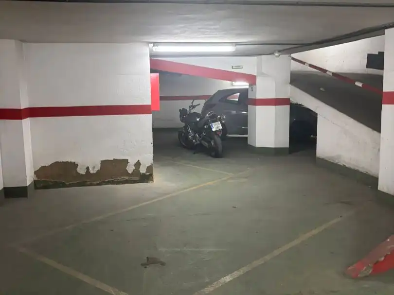 Parkplatz von Garage zum Verkauf in Huelva