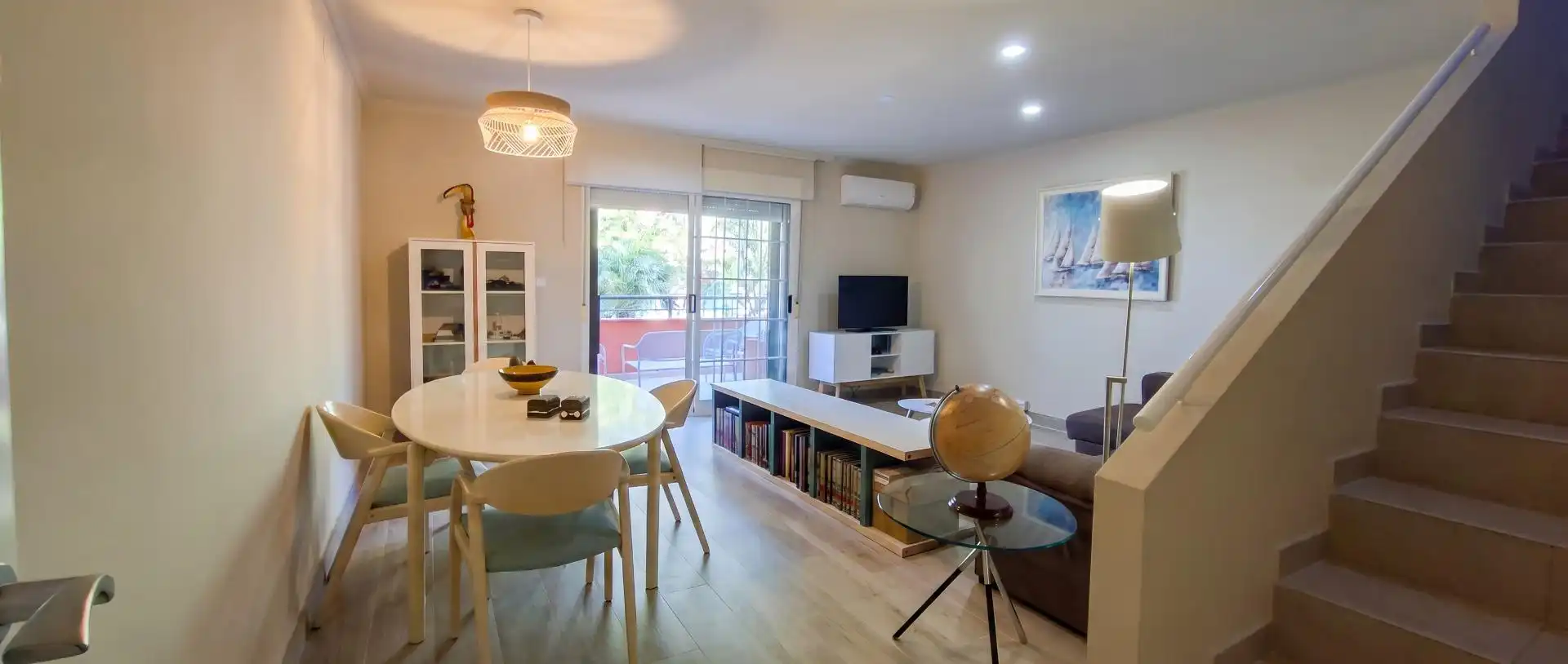 Sala d'estar de Casa adosada en venda en Sant Joan d'Alacant amb Aire condicionat, Jardí privat i Terrassa
