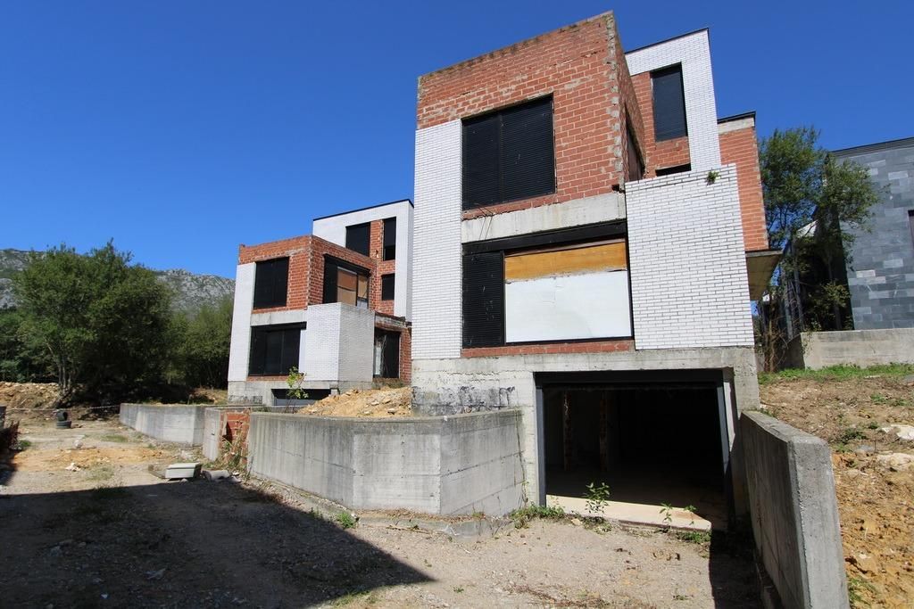 Vista exterior de Casa o xalet en venda en San Felices de Buelna amb Calefacció, Jardí privat i Parquet