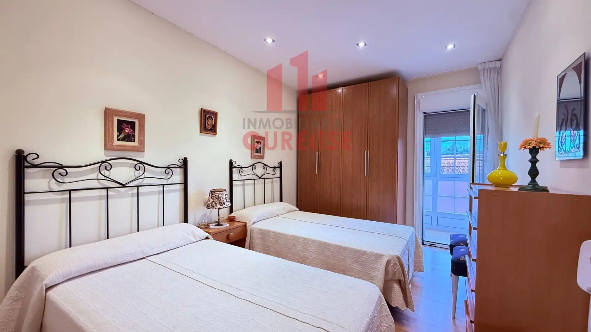 Dormitori de Casa o xalet en venda en San Cibrao das Viñas amb Terrassa i Moblat
