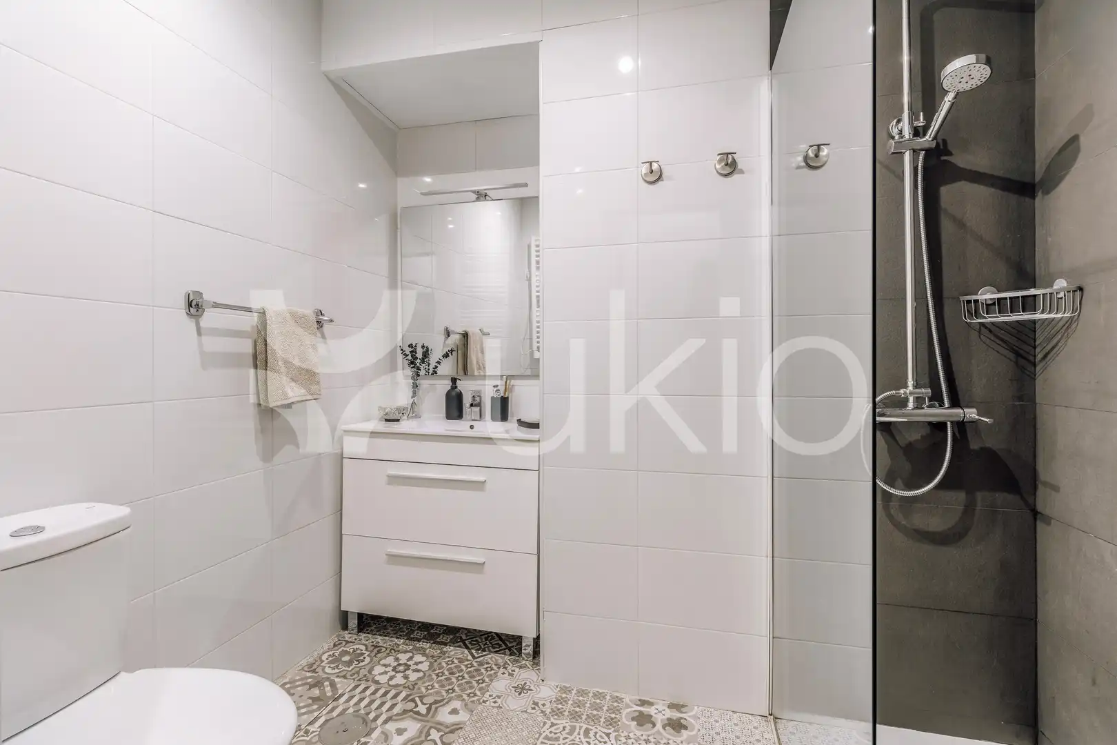 Bany de Apartament de lloguer en Madrid amb Aire condicionat, Calefacció i Moblat