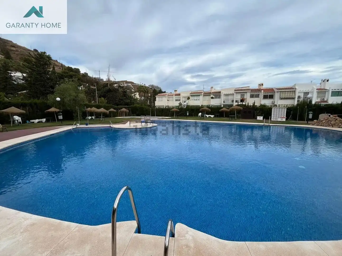 Piscina de Casa adosada de lloguer en Rincón de la Victoria amb Jardí privat, Terrassa i Traster