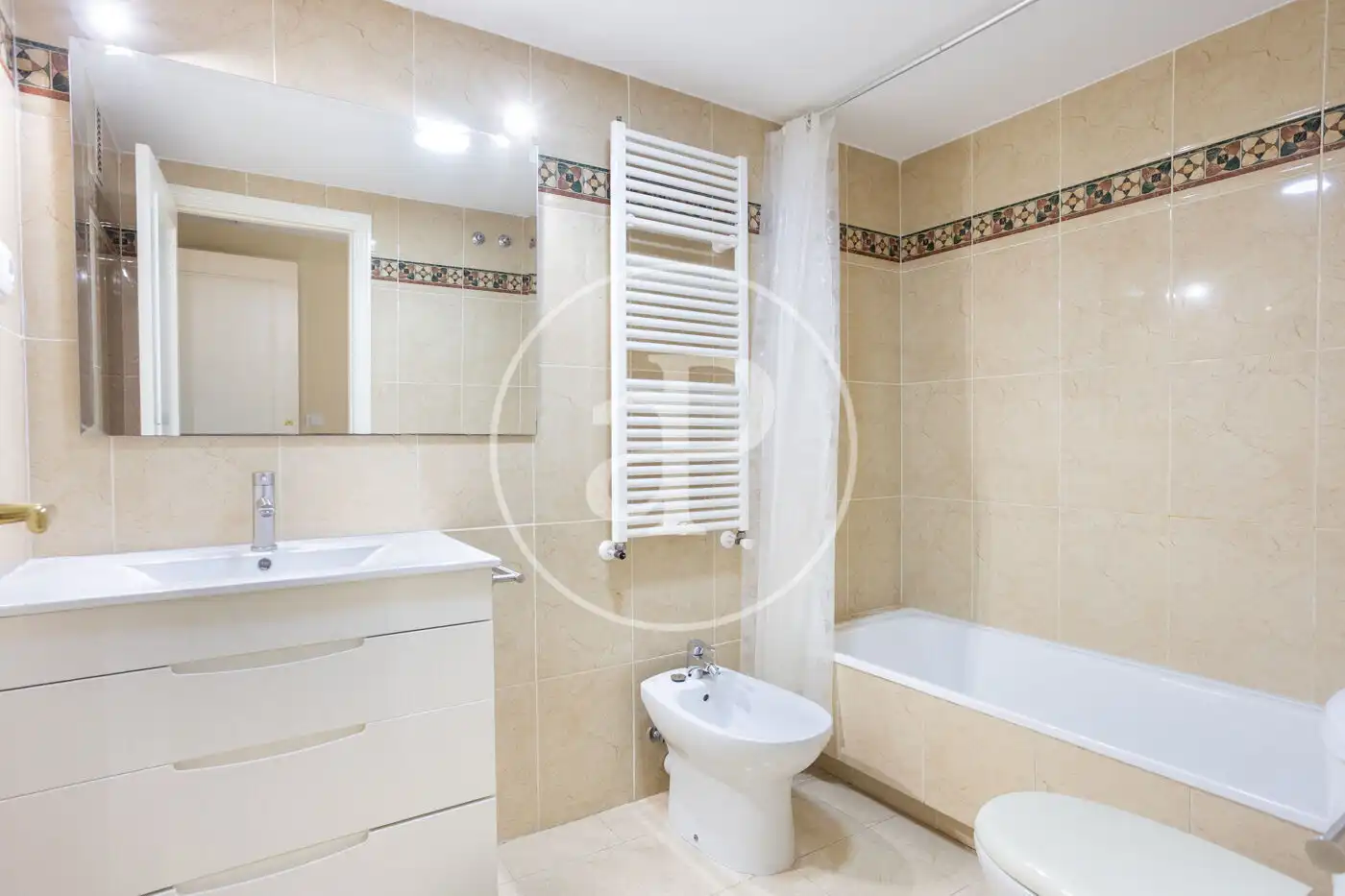 Badezimmer von Wohnung zur Miete in Valencia mit Klimaanlage, Heizung und Privatgarten