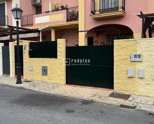 Vista exterior de Casa o xalet en venda en Mairena del Aljarafe amb Aire condicionat, Calefacció i Terrassa