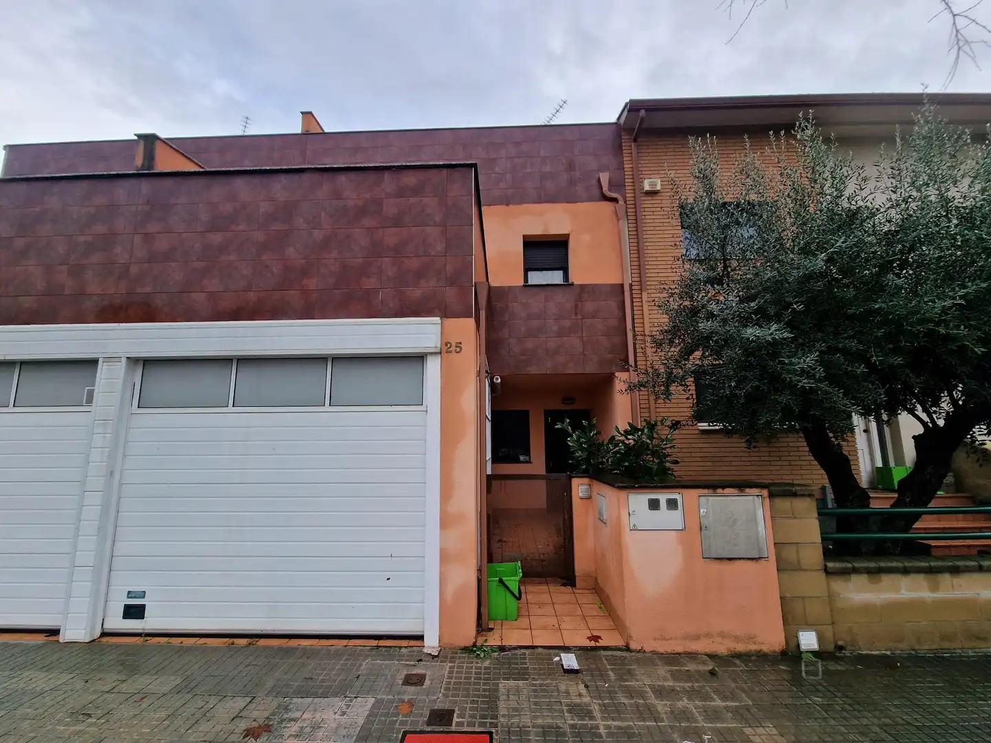 Casa aparellada en venda a C/ de Joan Maragall