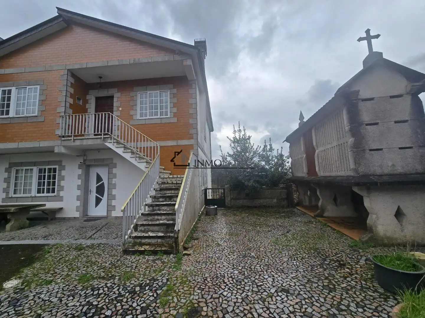 Vista exterior de Casa o xalet en venda en Moraña amb Jardí privat