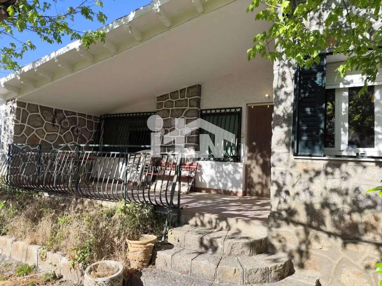 Vista exterior de Casa o chalet en venta en Navalperal de Pinares con Calefacción, Jardín privado y Terraza