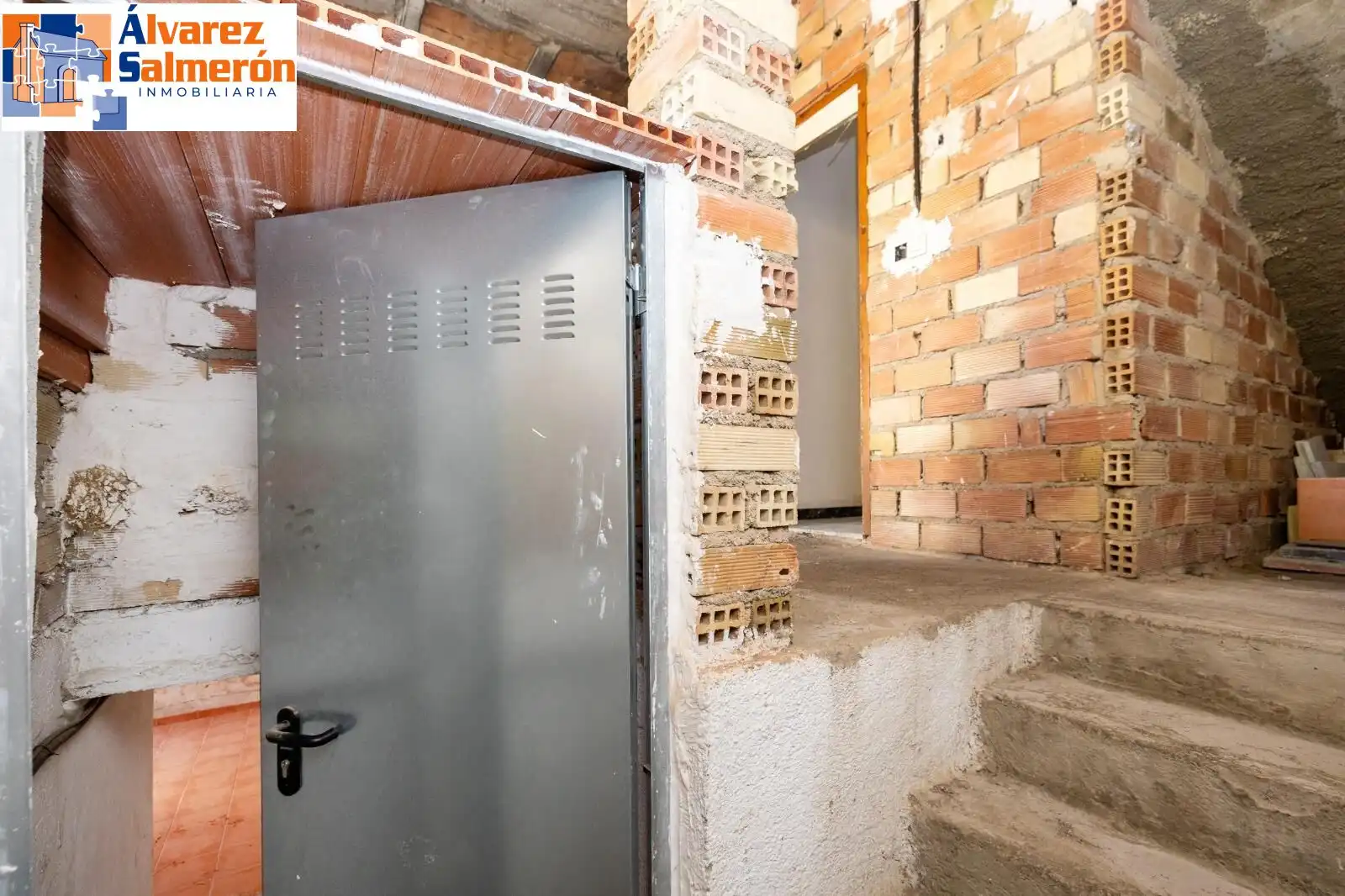 Haus oder Chalet zum Verkauf in La Zubia mit Klimaanlage, Privatgarten und Terrasse
