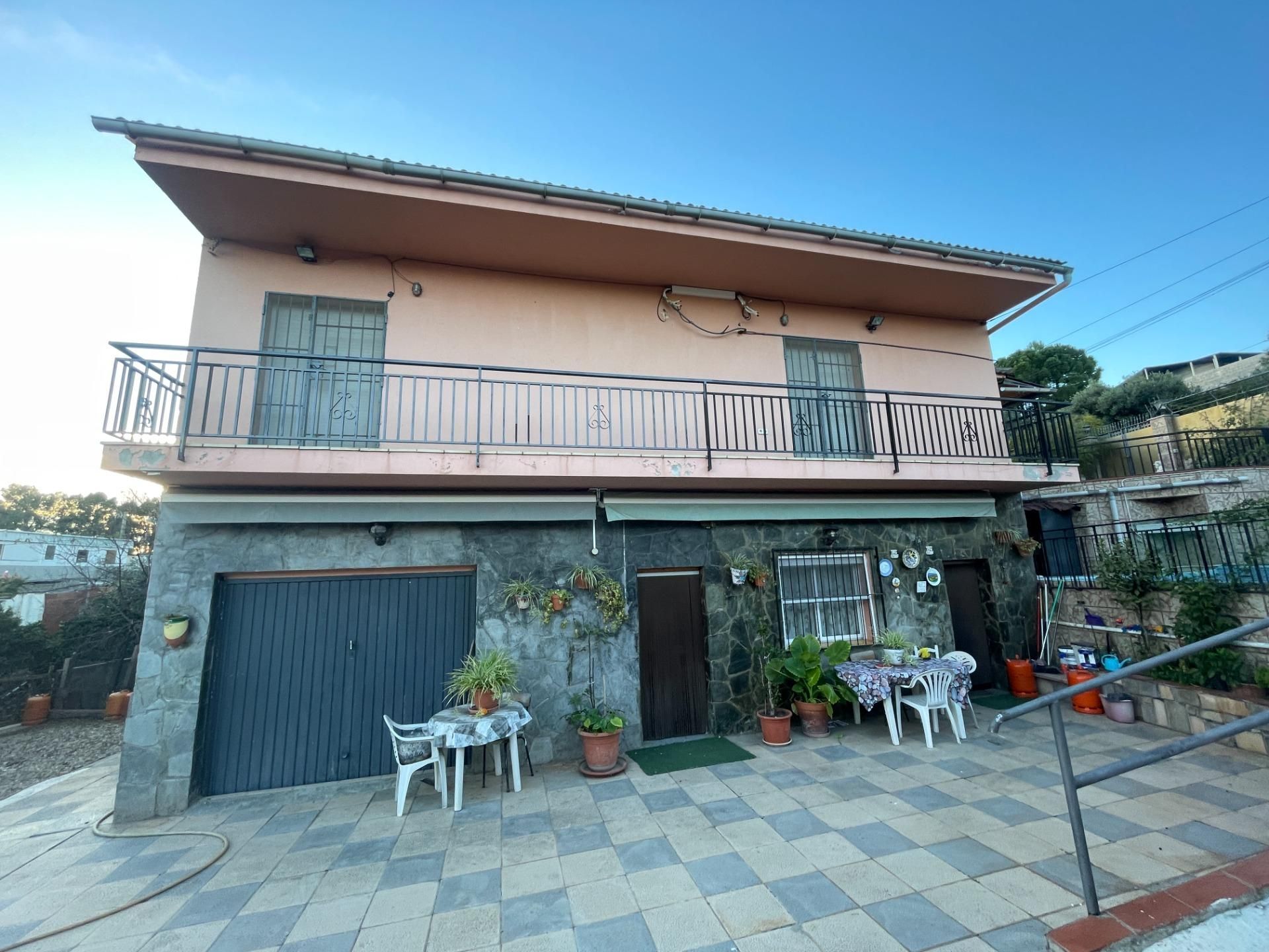 Vista exterior de Casa o xalet en venda en Sant Esteve Sesrovires
