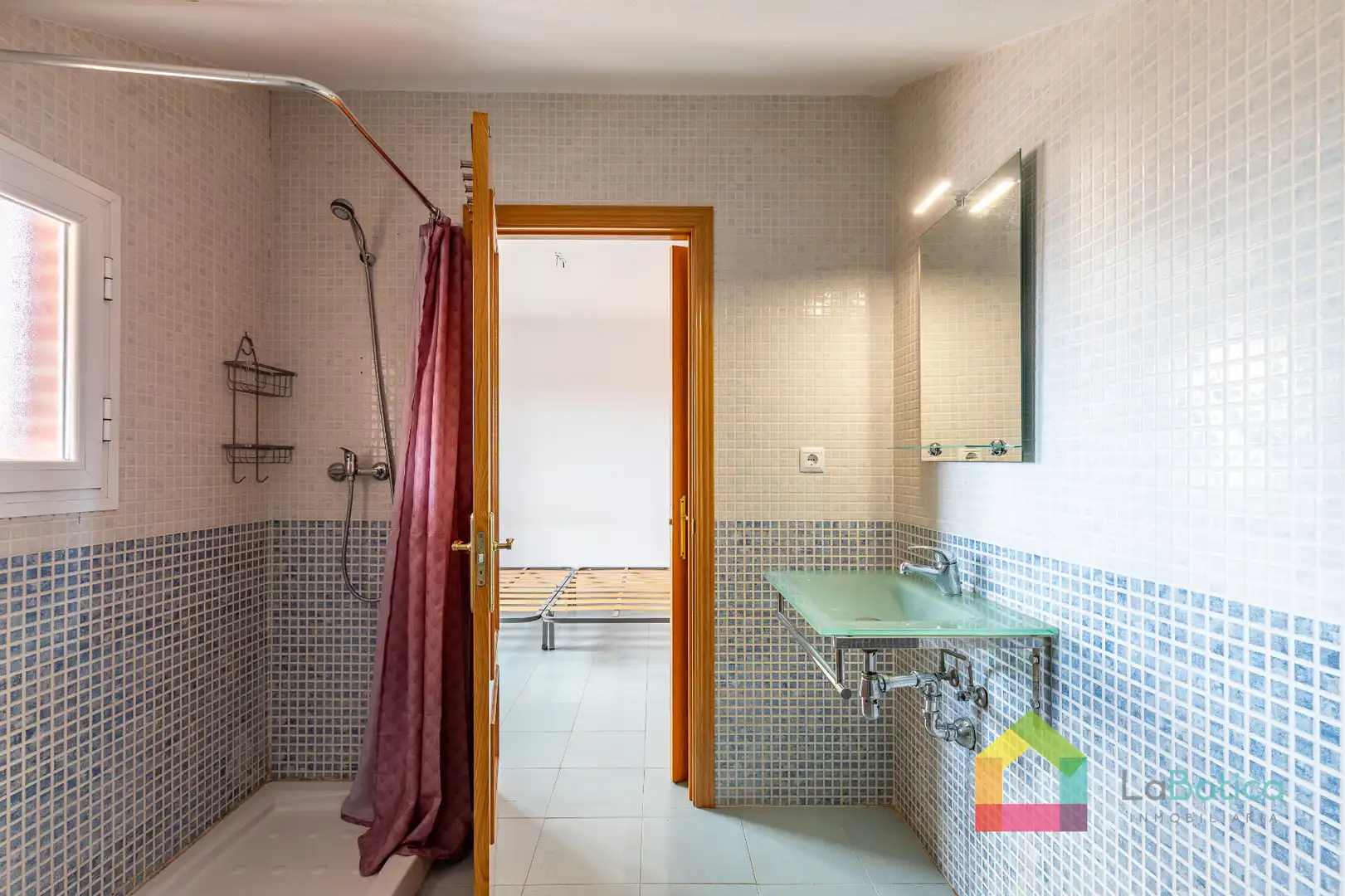 Baño de Casa adosada en venta en Burguillos de Toledo con Calefacción, Jardín privado y Terraza