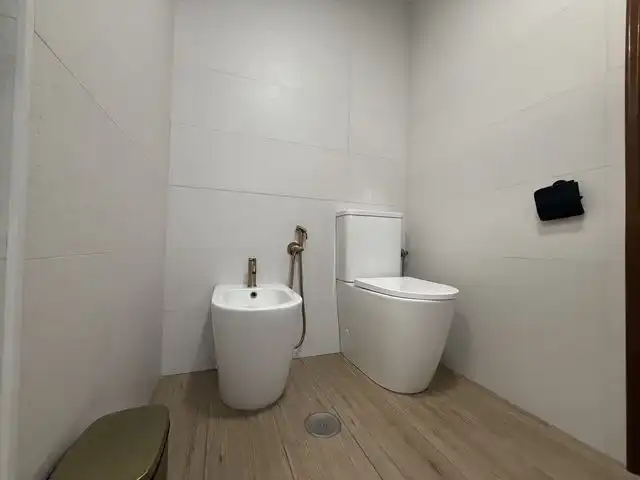Bany de Pis en venda en Aljaraque amb Aire condicionat i Terrassa