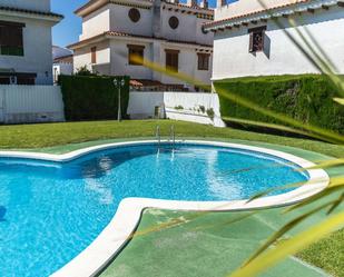 Piscina de Casa adosada en venda en Torredembarra amb Calefacció, Jardí privat i Terrassa